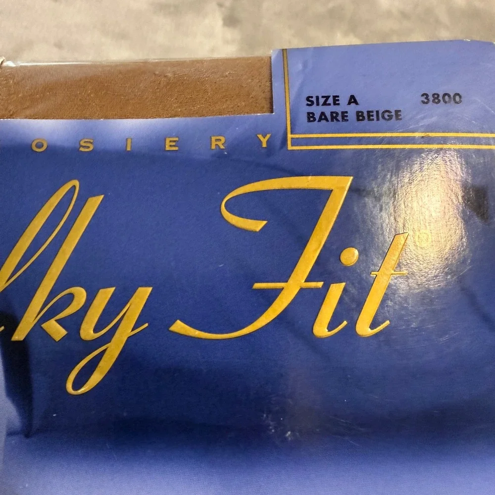Vintage Silky Fit Hosiery Silky Sheer Control Top Pantyhose CD Size A Bare Beige